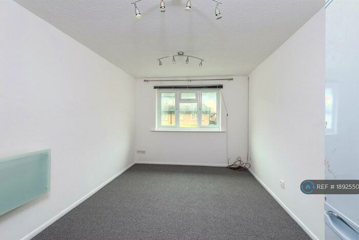 1 Bedroom Flat To Rent In Colombus Square, Erith, DA8