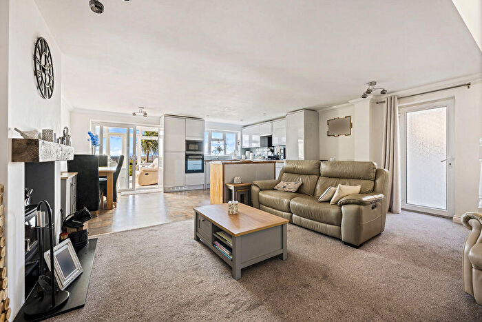 3 Bedroom Chalet For Sale In Kinson Avenue, Poole, BH15