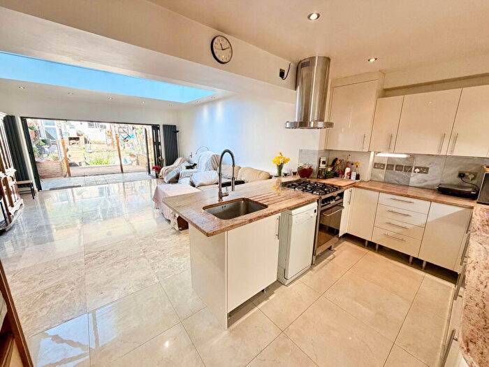 4 Bedroom Terraced House For Sale In Goldsmith Avenue, Kingsbury, London, NW9