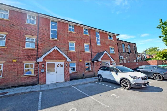 2 Bedroom Flat To Rent In Worsley Court, - Worsley Road, Swinton, M27