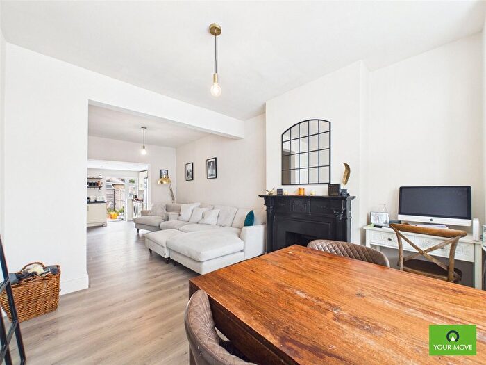 3 Bedroom Detached House To Rent In Sheringham Avenue, Romford, RM7