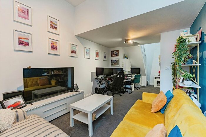 1 Bedroom Flat For Sale In Church Street, Croydon, Surrey, CR0