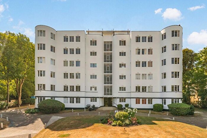 2 Bedroom Flat For Sale In Pages Lane, London, N10