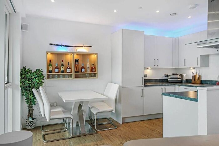 1 Bedroom Apartment For Sale In Angel Lane, London, SE17