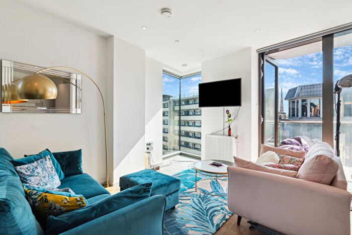 1 Bedroom Flat To Rent In Macclesfield Road, Clerkenwell, EC1V