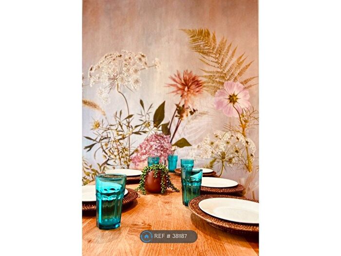 4 Bedroom Semi-Detached House To Rent In Twickenham Road, Isleworth, TW7