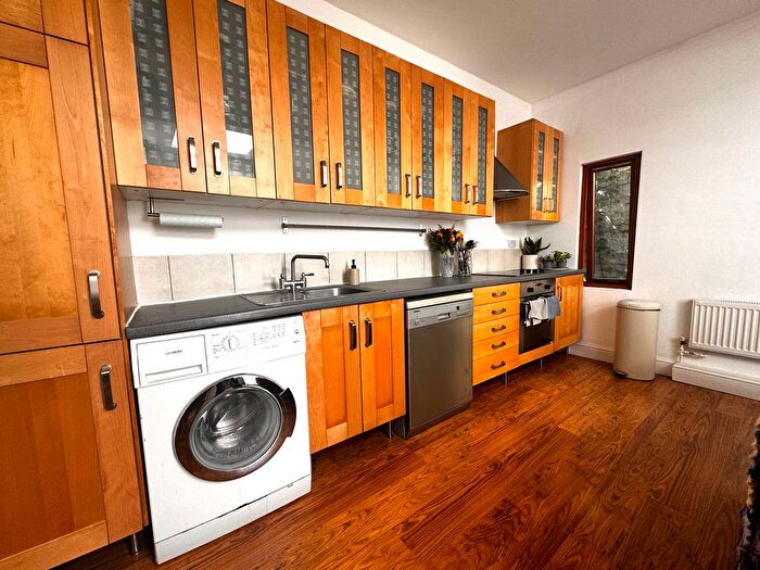 1 Bedroom Flat For Sale In Liverpool Road, London, N1