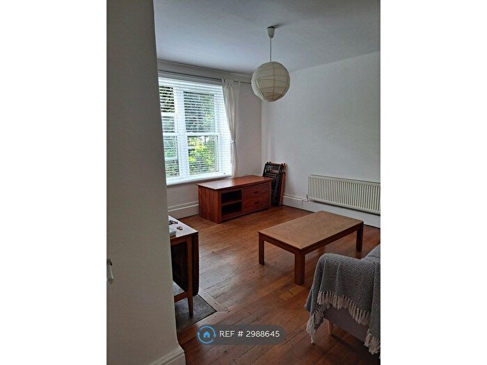 1 Bedroom Flat To Rent In Amhurst Road, London, E8