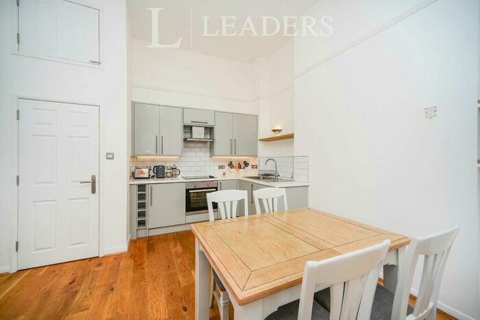 2 Bedroom Apartment To Rent In St Aubyns, Hove, BN3