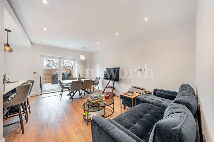 3 Bedroom Flat To Rent In North End Road, London, NW11