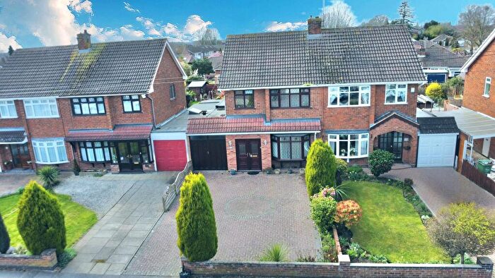 3 Bedroom Semi-Detached House For Sale In Stonewell Crescent, Nuneaton, CV11