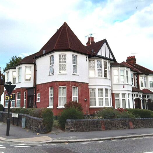 Studio For Sale In Fox Lane, Palmers Green, N13