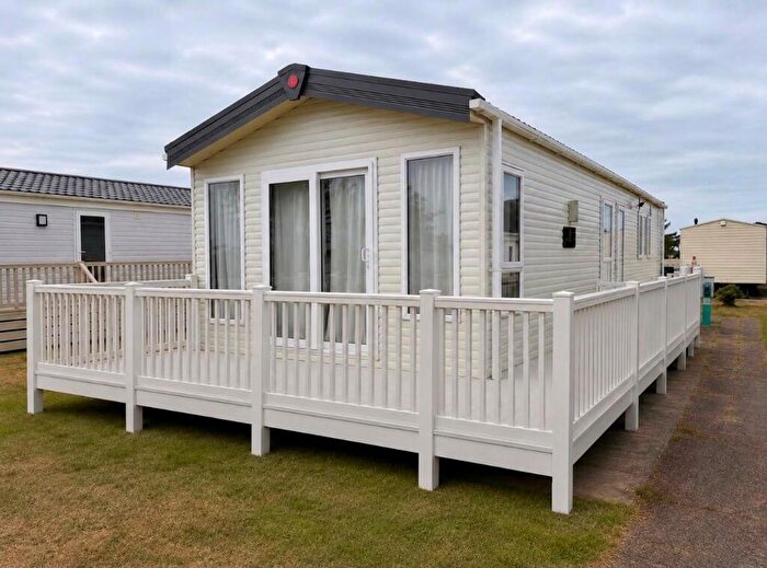 2 Bedroom Park Home For Sale In Butt Lane, Burgh Castle, NR31