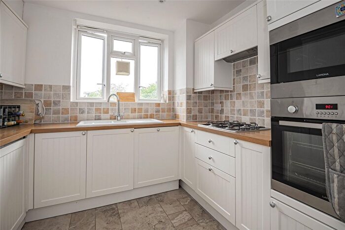 2 Bedroom Flat For Sale In Dounesforth Gardens, London, SW18
