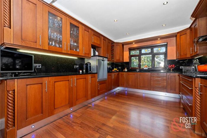 5 Bedroom Detached House For Sale In Surrenden Crescent, Brighton, BN1
