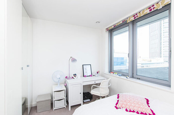 2 Bedroom Apartment To Rent In Rick Roberts Way, Stratford, London, E15