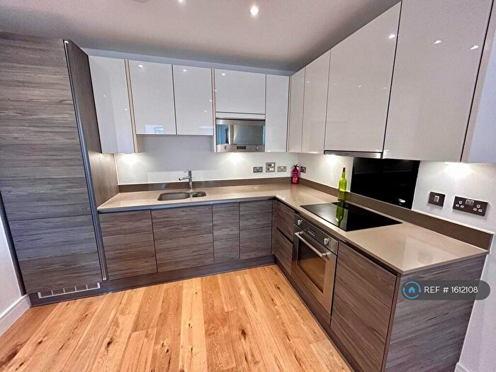1 Bedroom Flat To Rent In Harbourside Court, London, SE8