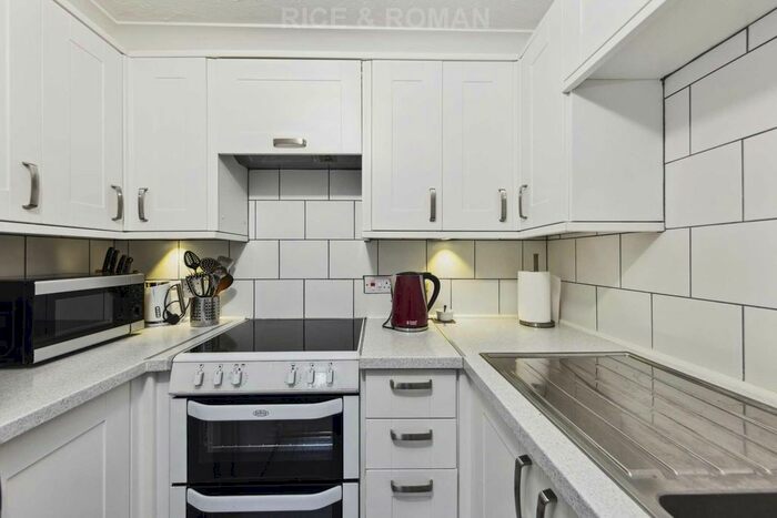 1 Bedroom Flat To Rent In Bridge Court, Springfield Meadow, KT13