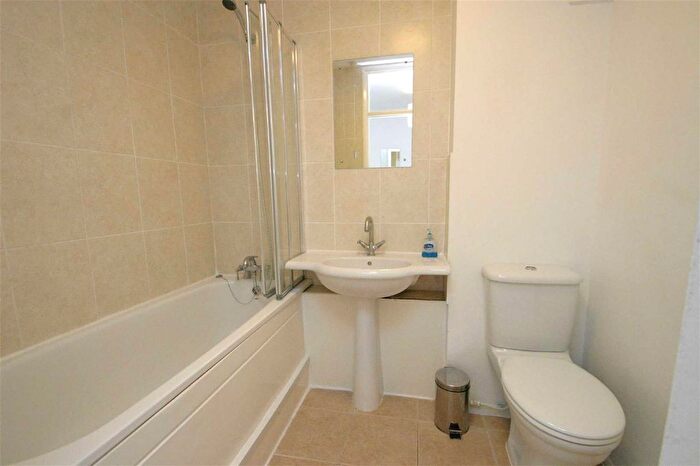 2 Bedroom Flat To Rent In Court Royal, Carlton Drive, London, SW15