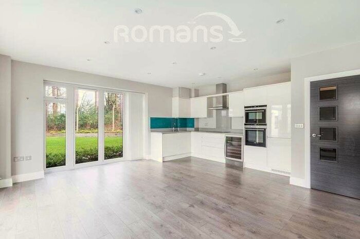 2 Bedroom Apartment To Rent In Wellington Business Park, Crowthorne, RG45