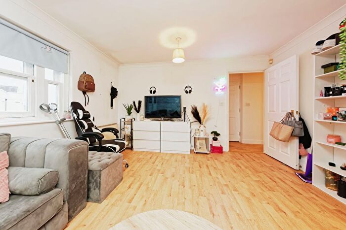 2 Bedroom Flat For Sale In Station Road West, Canterbury, Kent, CT2