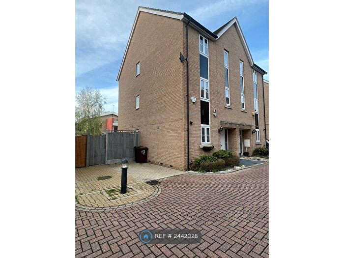 4 Bedroom Semi-Detached House To Rent In Dorrington Close, Barking, IG11