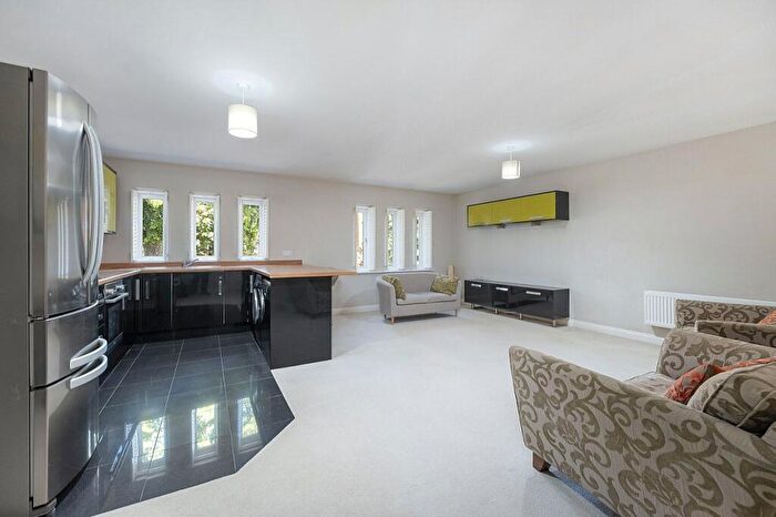 2 Bedroom Apartment For Sale In Grove Road, Sutton, SM1