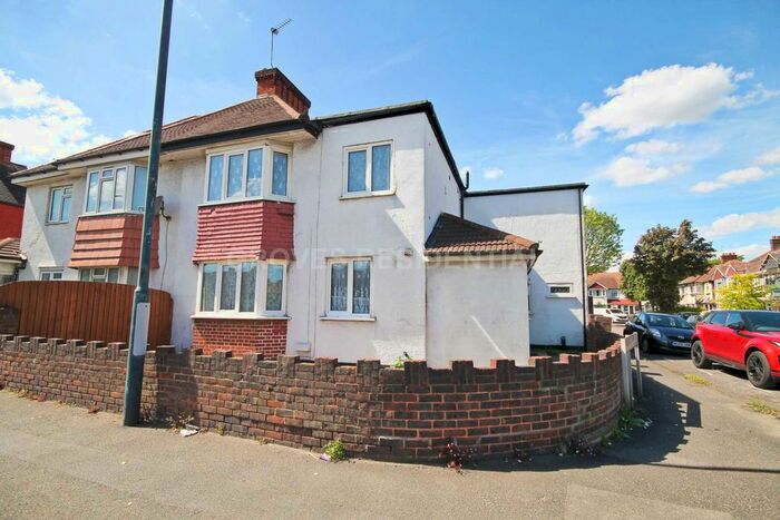 5 Bedroom Semi-Detached House To Rent In Malden Way, New Malden, KT3