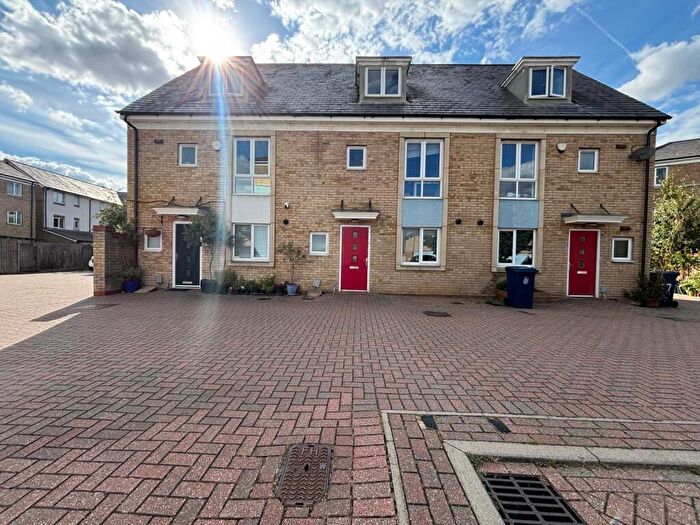 4 Bedroom House To Rent In Graham Road, CB4