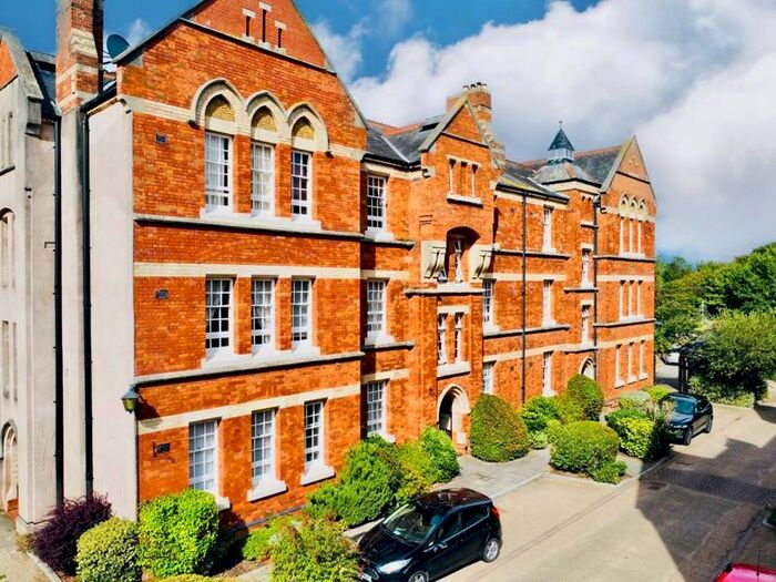 1 Bedroom Flat To Rent In The Mount, Taunton, TA1