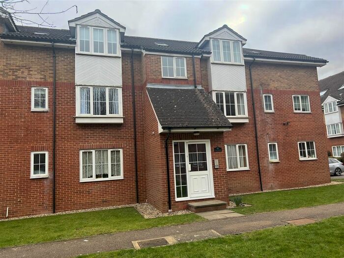1 Bedroom Flat To Rent In Holm Oak Park, Hagden Lane, Watford, WD18