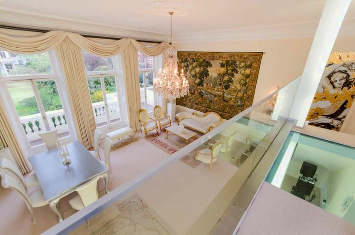 2 Bedroom Flat To Rent In Earls Court Square, Earls Court, London, SW5