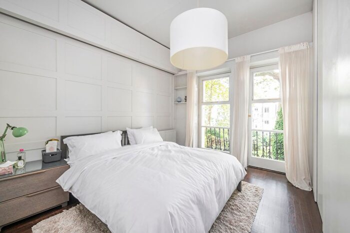 1 Bedroom Flat For Sale In Ladbroke Gardens, Notting Hill, W11