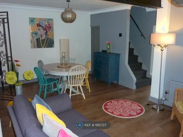3 Bedroom Semi-Detached House To Rent In Dews Road, Salisbury, SP2