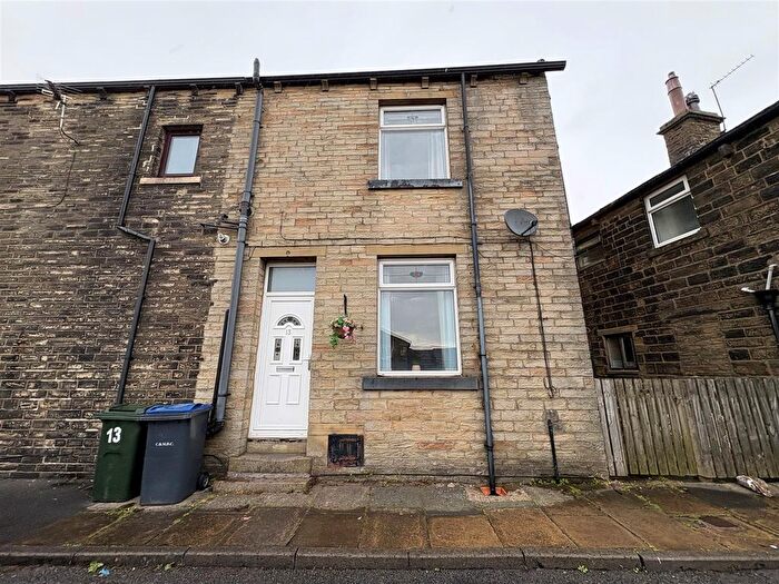 2 Bedroom End Terrace House For Sale In South Street, Denholme, Bradford, BD13