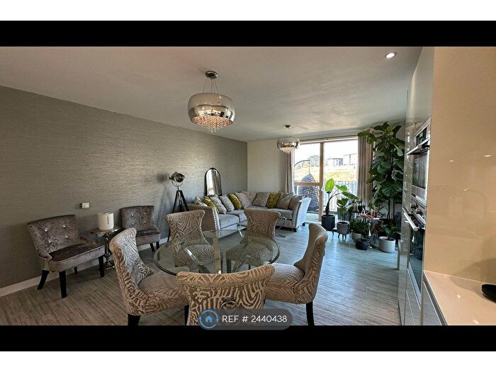 2 Bedroom Flat To Rent In London, London, NW7