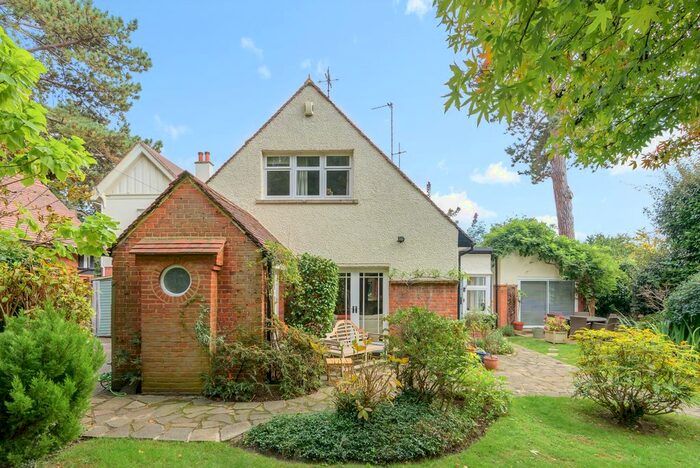 3 Bedroom Detached House To Rent In King Edwards Grove, Teddington, TW11
