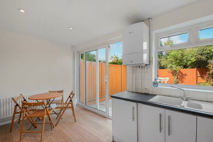 3 Bedroom Town House To Rent In Morden Hill Lewisham London, SE13