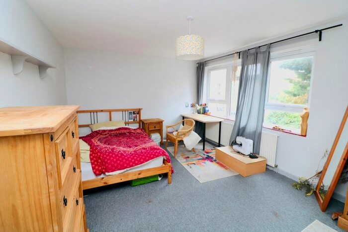 3 Bedroom Flat To Rent In Penrhyn Road, Kingston Upon Thames, KT1