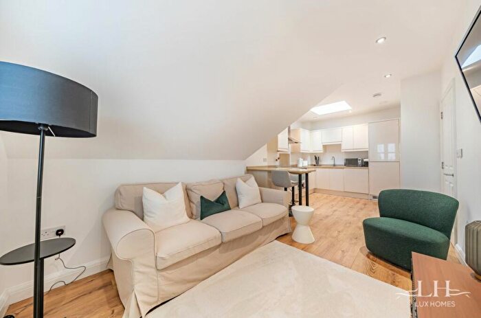 2 Bedroom Apartment For Sale In St James Court, West Horndon, CM13