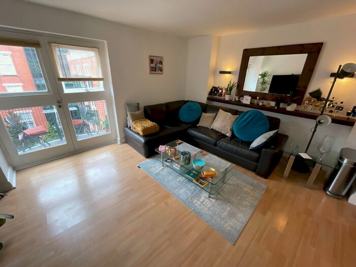 2 Bedroom Flat To Rent In Velvet Court, Granby Row, Manchester, M1