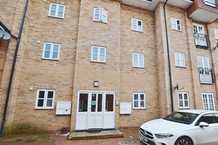2 Bedroom Flat To Rent In Connaught Close, Colchester, CO1