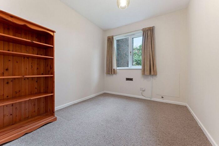 2 Bedroom Flat For Sale In Cheam Road, Sutton, SM1