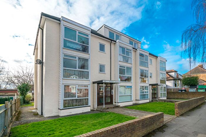 1 Bedroom Flat To Rent In Grove Hill, London, E18