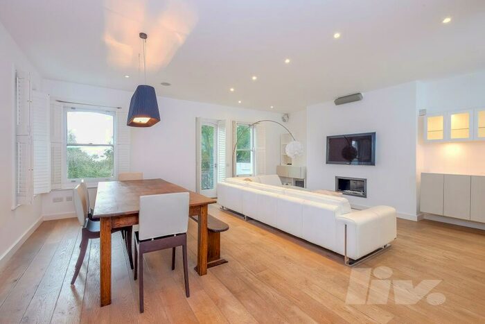 3 Bedroom Flat To Rent In Fitzjohns Avenue, Hampstead, NW3