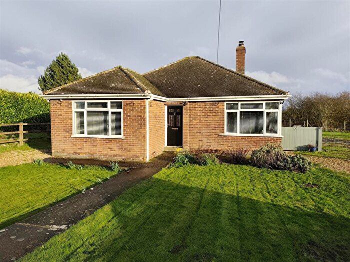 3 Bedroom Detached Bungalow For Sale In Dowsdale Bank, Crowland, Peterborough, PE6