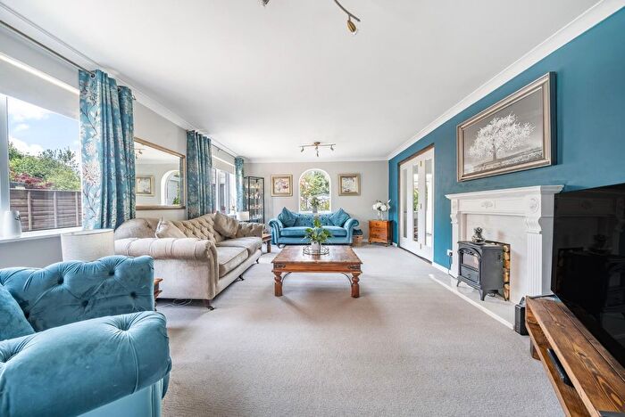 3 Bedroom Chalet For Sale In Cross Way, Havant, PO9