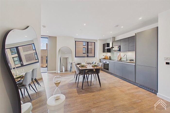 3 Bedroom Flat To Rent In Vanguard Way, Blackhorse Road London, E17