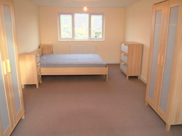 2 Bedroom Flat To Rent In Churchfield Road, Acton, W3