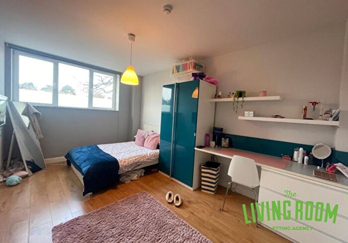 6 Bedroom Flat To Rent In Library Court, Fairoak Road, Cathays, CF24
